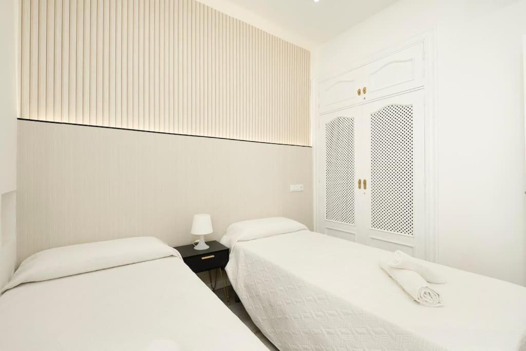 Newly Refurbished Modern 2-Bed Apartment In Heart Of Torremolinos Esterno foto