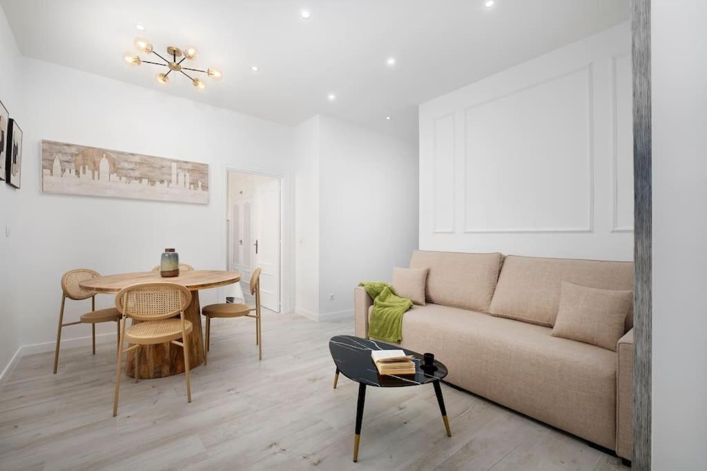 Newly Refurbished Modern 2-Bed Apartment In Heart Of Torremolinos Esterno foto